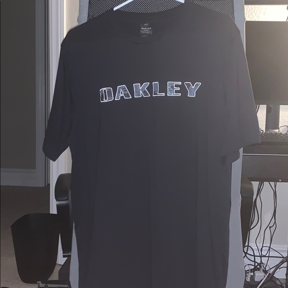 Oakley Tees size L - Picture 2 of 2